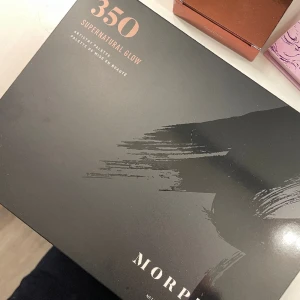 Morphe ögonskuggspalett - Säljer denna helt nya ögonskuggspalett ifrån morohe i 350 supernatural glow. Aldrig använd helt ny. Bara att skriva ifall ni har några frågor💗
