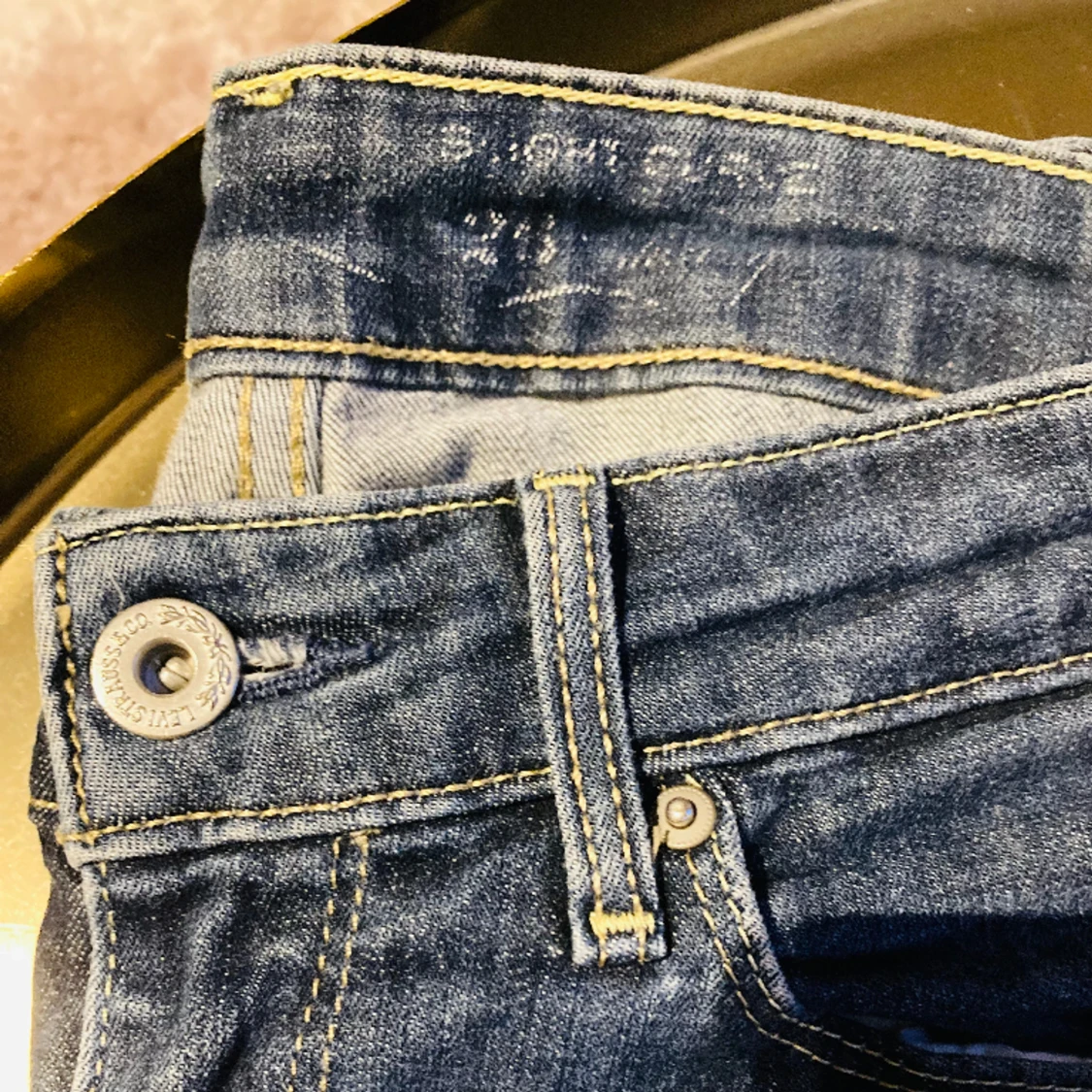 Levi’s low-waist jeans  - 91