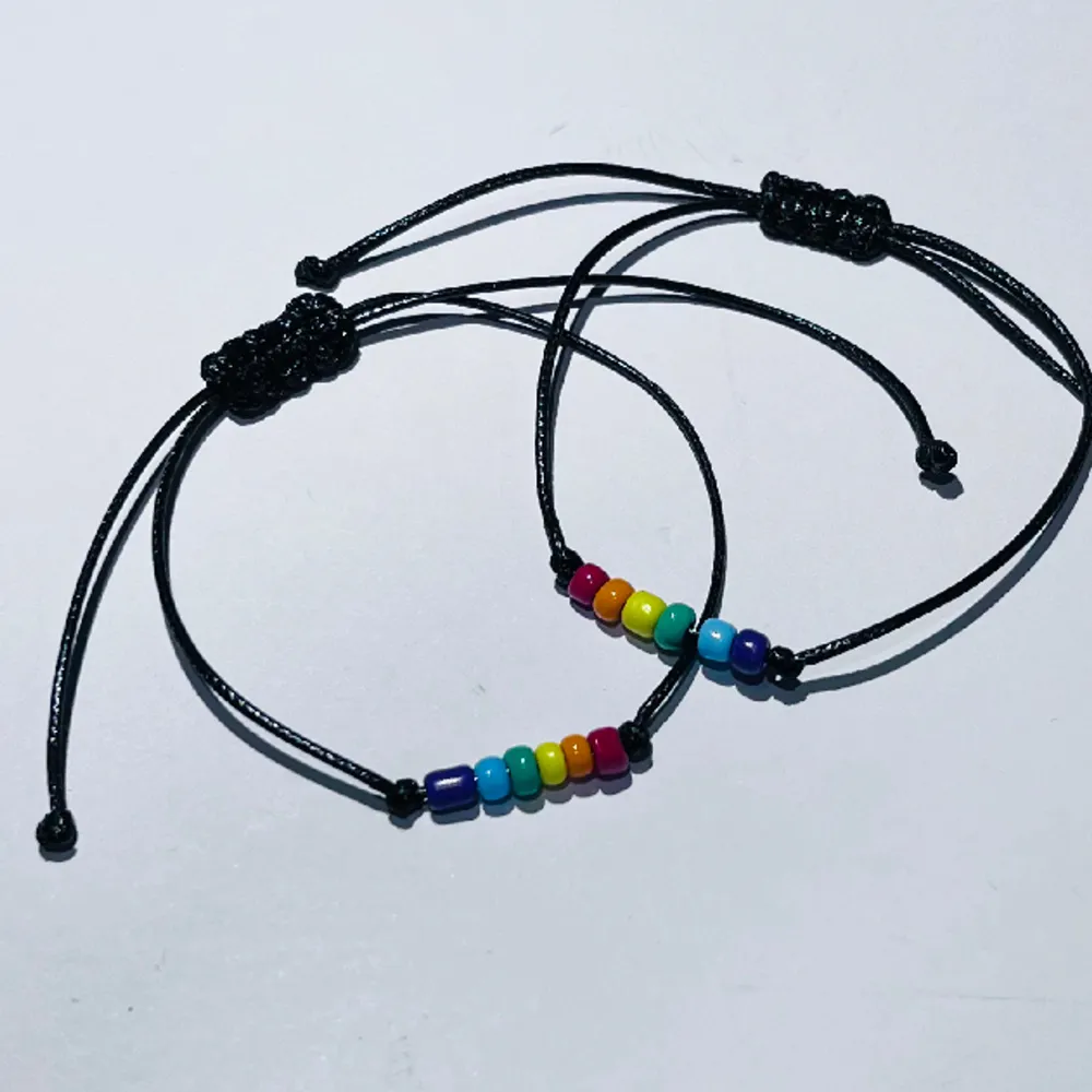 två pride armband av justerbart snöre 🏳️‍🌈 matcha med din vän eller partner! båda för 20kr, eller en för 15kr. 18kr frakt med frakt, eller använd köp nu! . Accessoarer.