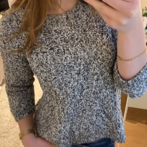 Stickad trekvartströja💖 - Jättefin stickad trekvartströja💕 Säljs för att den inte används längre, kontakta mig för fler bilder, frågor och intresse!