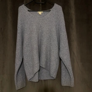 Blå stickat tröja - Från HM i storleken XS men sitter oversize 