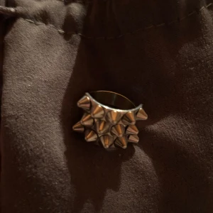 Edblad ring - Storlek 17,5 mm, M!  Aldrig använd endast testad då den e för liten!