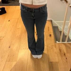 Lågmidjade jeans - Lågmidjade jeans från Nelly, är som nya då dom knappt är använda🤍