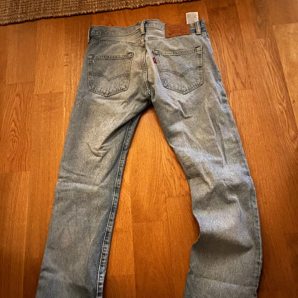 Hej! Säljer nu min snygga och eftertraktade 501 Levi’s jeans. Bra skick. 28/30. Jeans & Byxor.
