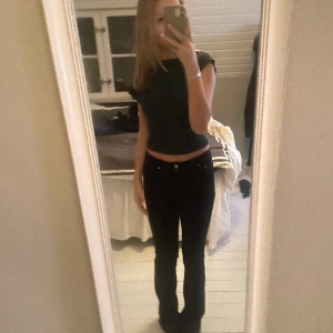 Topp - Rygglös mörkgrön topp, använd ett par gånger💕 perfekt till fest🥳