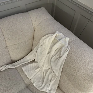 Vit sportig tröja ZARA - Jätte fin vit tröja ifrån Zara, storlek S