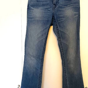 True religion bootcut  - Knappt använda True Religion bootcut-jeans. Storlek 27 