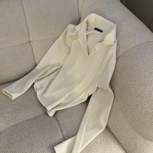 Mysig tröja ZARA - super fin, som ny tröja ifrån Zara - storlek S