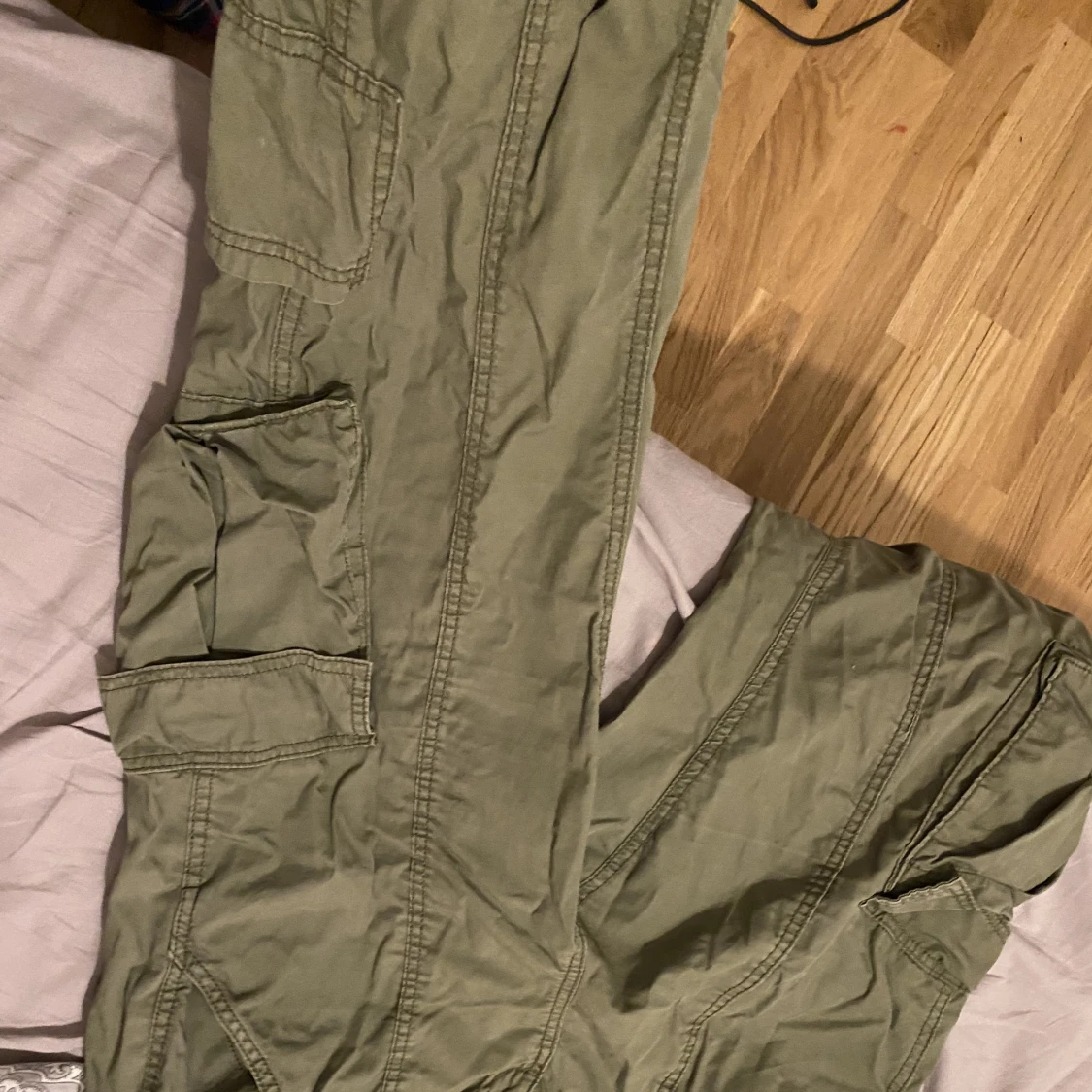 gröna cargo byxor - 90