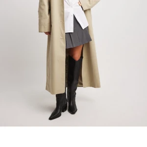 Boots - Säljer dessa skitsnygga bootsen, använda en gång innan så dom är i väldigt bra skick! nypris 999kr