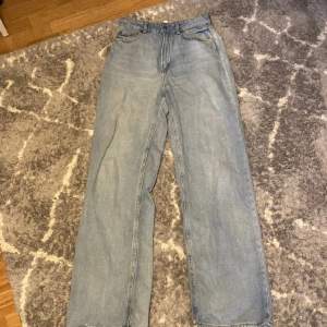 Ett par jeans från HM utan defekter. Skriv privat för mer info😊❤️