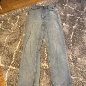 Jeans - Ett par jeans från HM utan defekter. Skriv privat för mer info😊❤️