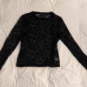 Spetströja - Snygg spetströja från Lindex köpt nyligen till nyårsafton🥰