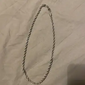 Helt nytt silver Cordell halsband 50cm långt 