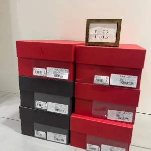 Bull or Valentino Open - Valentino Open :  Blue : 42-43 Black : 41-43 Green : 42-43-44  Price : 265€/each  Shipping :  15€/pair 