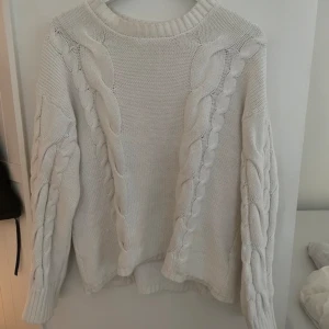 Stickad tröja - Använd men fint skick.