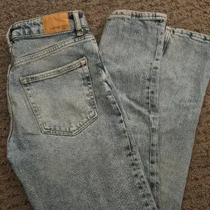Jeans som är raka i benen, vintage stil