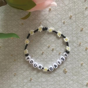 Taylor Swift Armband Dont blame me - ⭐️ Elastisk tråd, ca 15 cm innerkrets, kan göra nytt efter din storlek ⭐️    ⭐️ Rabatt om du köper fler än 2, skriv till mig innan köp för samfrakt ⭐️     ⭐️Kan även göra beställningar!⭐️