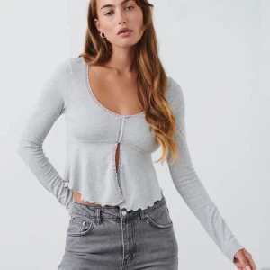 Super söt topp - Säljer denna supersatsar topp från Gina. Aldrig använd! / Skirv privat för fler bilder eller vid frågor💕