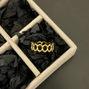 Ring i rostfritt stål - Begagnad uppiffad ring i väldigt fint skick!