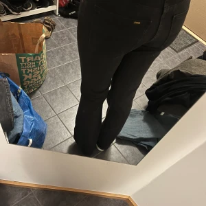 Lee jeans - Lee jeans vintage  W 29 men passar mig som vanligtvis har 27! Längd 33.  Pris 350kr Köparen står för frakt☺️