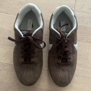 Nike Cortez - Stl 42,5, Brun mocca (old Moss/ light bone). Mkt fint skick, sample