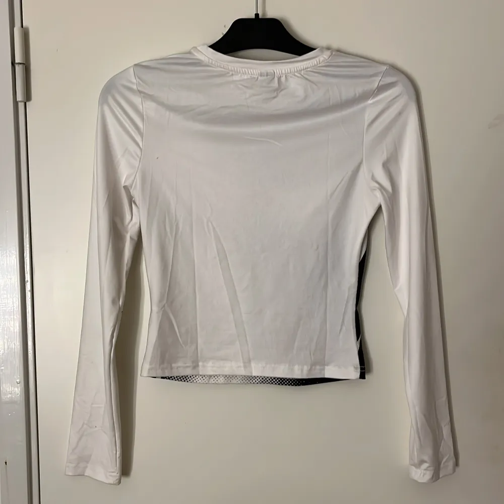 jättecool tröja från shein, strl M ❤️ pris 50kr + frakt. Skjortor.