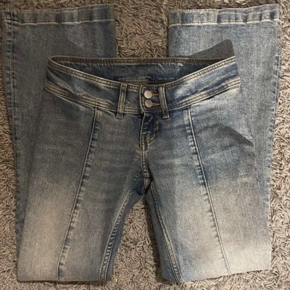 jättefina jeans storlek 28. midjemått 78cm o innerbenslängden 80cm. Jeans & Byxor.