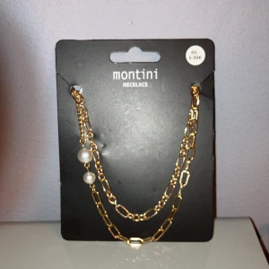 Snyggt guldhalsband - Jättesnyggt halsband från monotini men kommer inte till användning eftersom jag är mer av en silver tjej. Helt ny och har aldrig använts. 💋🪽Kontakta innan köp. 🤍
