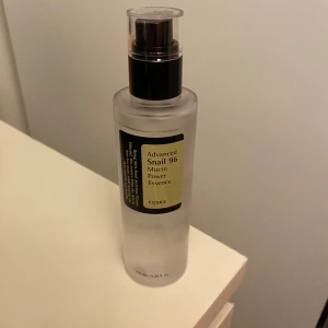Snigelslem - Snigelslem från Cosrx, säljer för 149 kr köpte för 239, använd 2 gånger men passade inte min hy💓