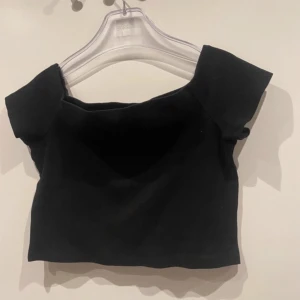 Off shoulder top - Summer top, summer clothes, going out top, vacation top    #summer #summerclothes #goingout  #vacationtop #vacationoutfit #vacationvibes #vacationdress  