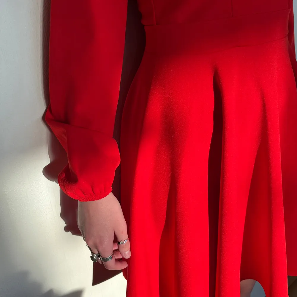 Very nice red dress. 💃🏼Shapes a nice form, and material is elastic. Mulates after your body making you look really fit.  Size: 36 (EUR S) Condition: like new. Very good quality. Preserves well in time. It does not wrinkle 😍 Material: 90%polyester . Klänningar.