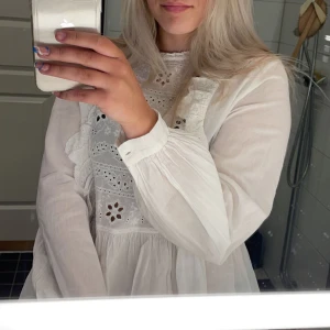 Blus - sååå fin somrig blus 🤍 köpt på plick, i fint skick därav priset ☺️