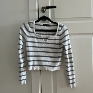 Topp - Super fin tröja, aldrig använd.