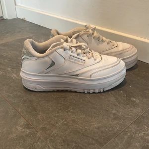 Reebok sneakers  - Stl 38, Andvända fåtal gånger