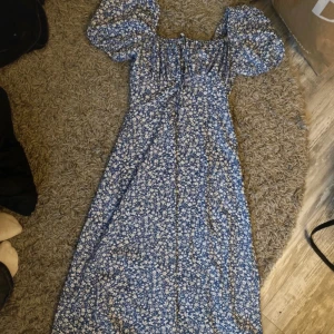 Klänning  - Sommarklänning i storlek S. 