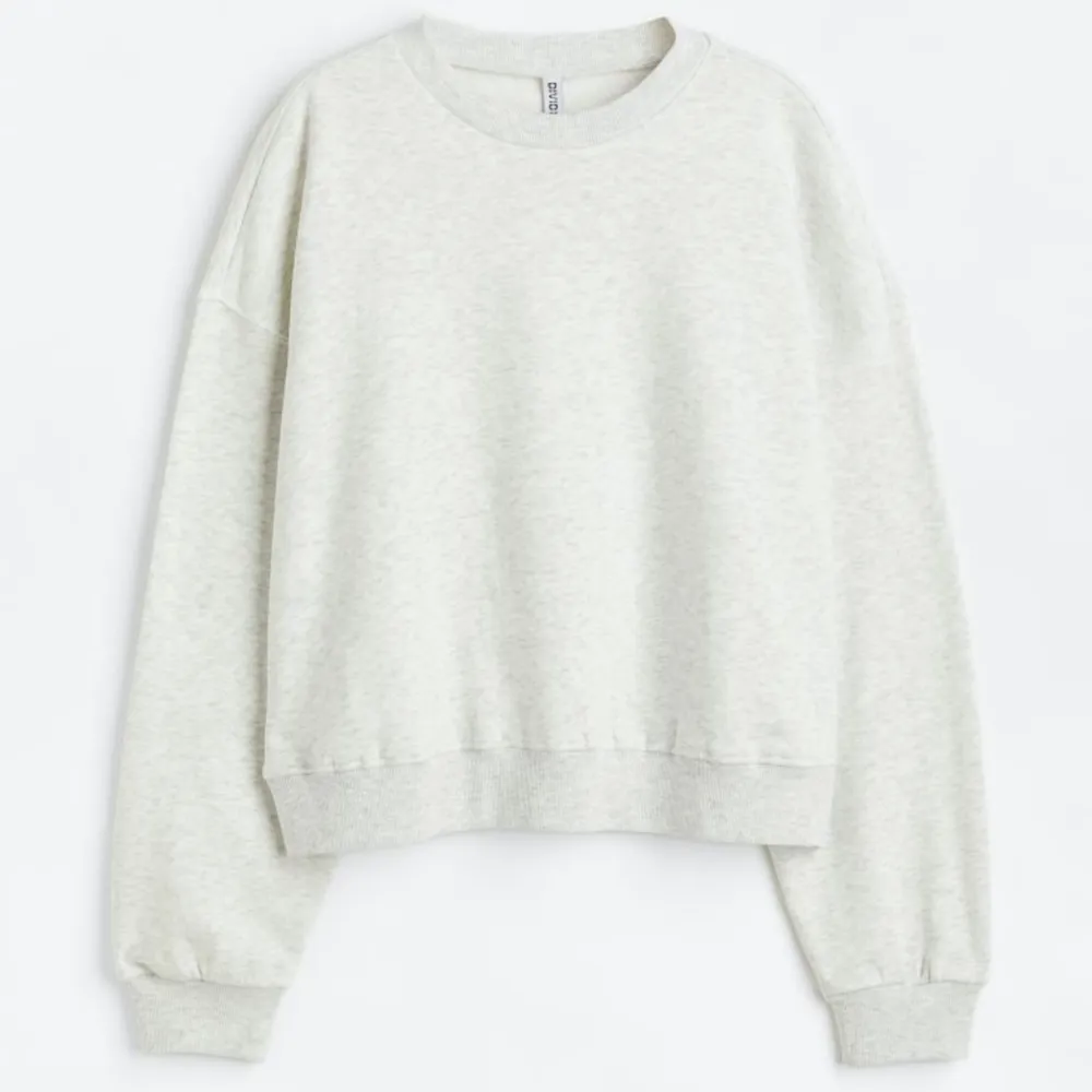 Ljusgrå sweatshirt i storlek XXS. Nypris 129kr från H&M, oanvänd. . Tröjor & Koftor.