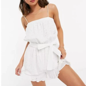 Playsuit - Söt playsuit perfekt inför studenten och sommaren