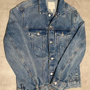Jeansjacka från h&m - Använd knappt.