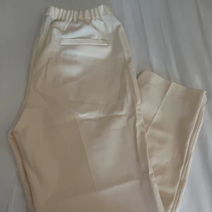 falconeri byxor - cremefärgade byxor från falconeri. aldrig använda. 