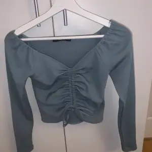 Fin tröja köpt på Gina tricot för något år sedan och är knappt använd. Storlek xs