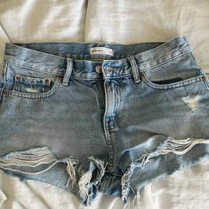 slutsålda populära low waist jeans short från gina, köpte förra sommaren! Inga defekter alls. 