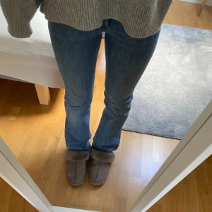 Zara jeans - Jeans från zara i flared modell 