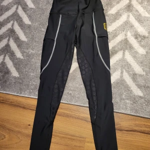 Maya delorez ridbyxa - Säljer dessa super fina ridbyxor från maya delorez i jätte bra skick