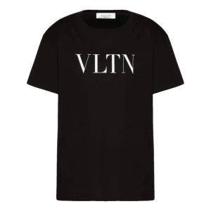 Valentino T- sha  - Hej! Säljer en stilren valentino tröja liknande på bilden. Cond 8/10 köpt i valentino stockhom köpt för ungefär 4449. äkta såklart streckod för att se äktehetbevis mitt pris 1799