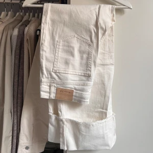 Jeans - 🤍Jeans med uppvikt kant i strl 38 🤍Använda men i fint skick