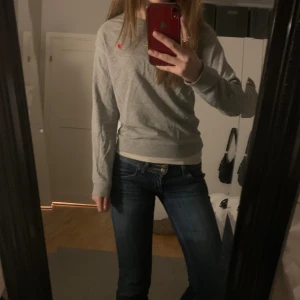 Tröja - Jätte söt grå tröja som tyvärr inte kommer till användning längre💕