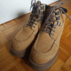 Vagabond COSMOS 2.0  - In golden oat, great condition only wore once