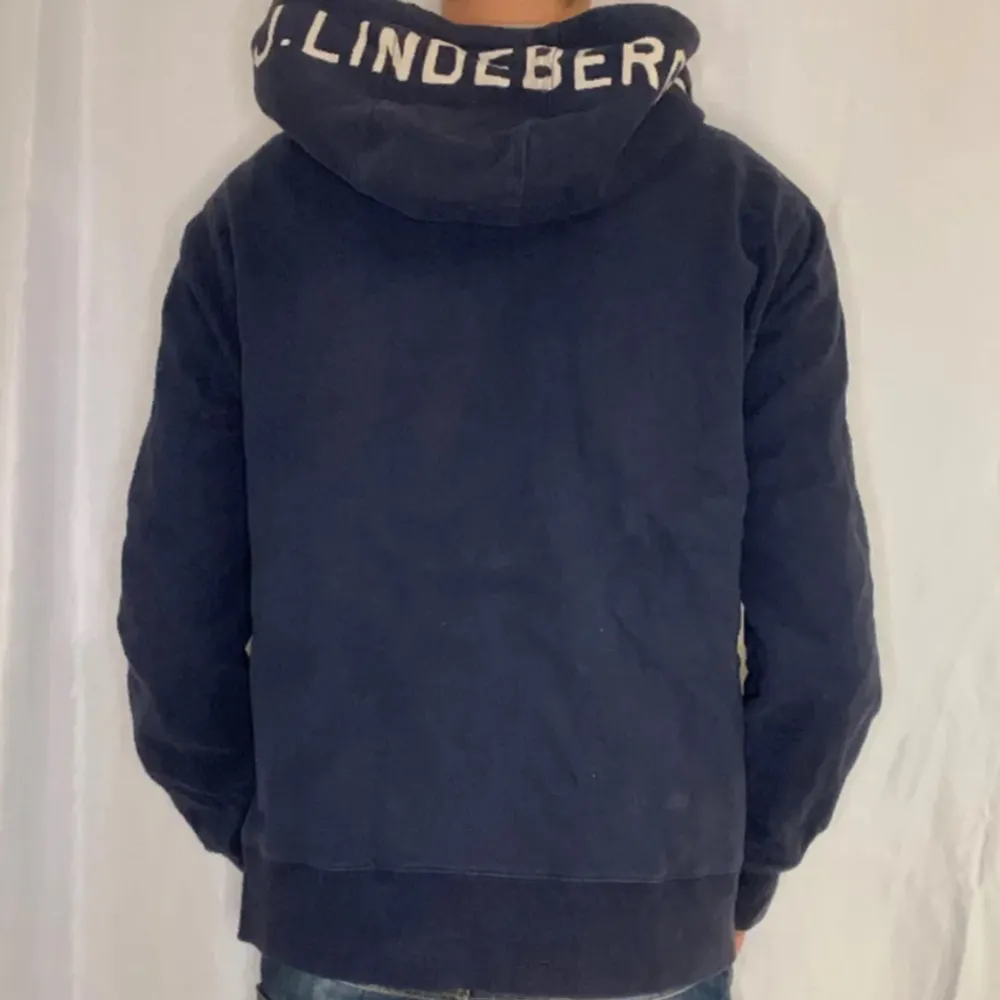 Säljer denna J.Lindeberg hoodie | Använd ett fåtal gånger men inget slitage!. Hoodies.