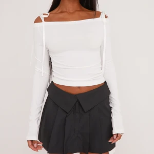 Vit topp - Fin vit topp från Ego! Skriv för mer bilder. Oanvänd!